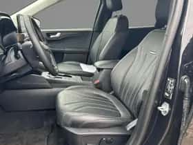 Ford Kuga (2023) thumbnail 10