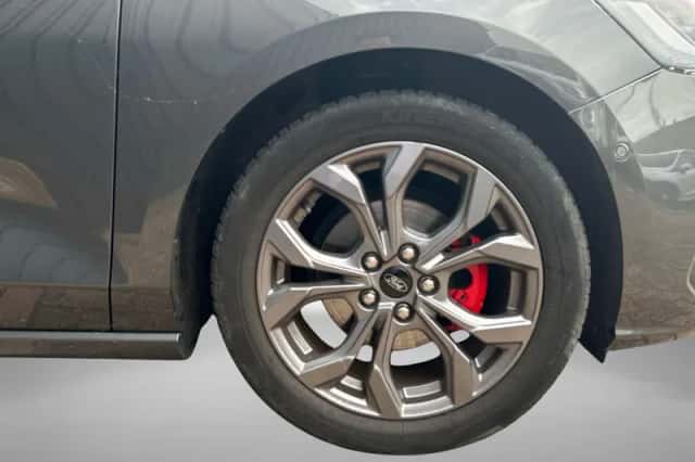 Ford Focus (2023) thumbnail 5