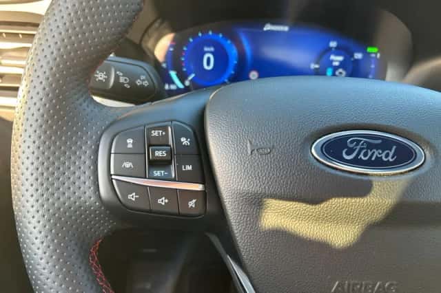 Ford Kuga (2023) thumbnail 16