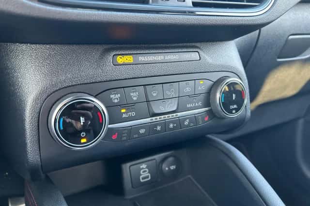 Ford Kuga (2023) thumbnail 6