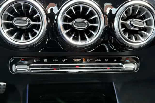 Mercedes-Benz GLA (2023) thumbnail 11