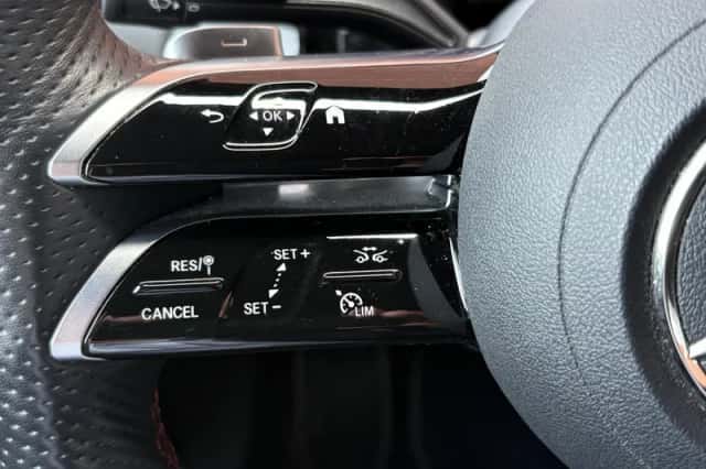 Mercedes-Benz GLA (2023) thumbnail 14