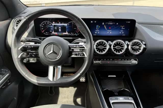 Mercedes-Benz GLA (2023) thumbnail 3