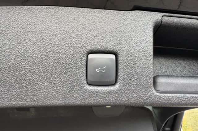 Ford Kuga (2022) thumbnail 25