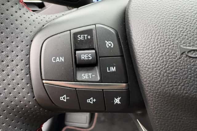 Ford Focus (2023) thumbnail 16