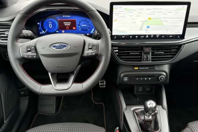 Ford Focus (2023) thumbnail 3