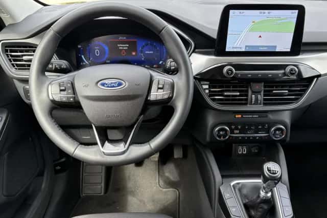 Ford Kuga (2022) thumbnail 3