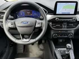 Ford Kuga (2022) thumbnail 3