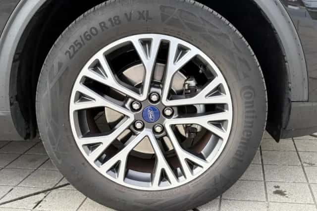 Ford Kuga (2022) thumbnail 5