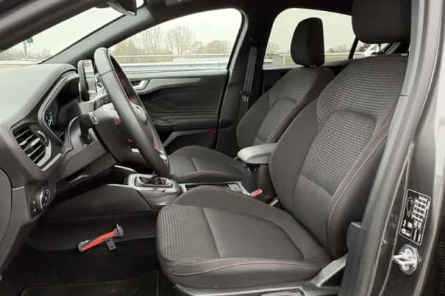 Ford Focus (2023) thumbnail 16