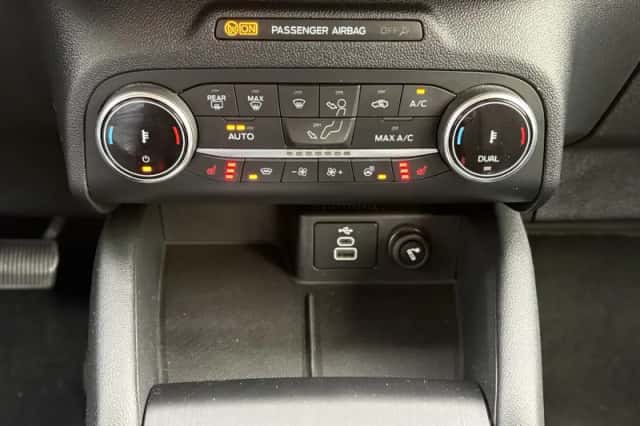 Ford Kuga (2023) thumbnail 12