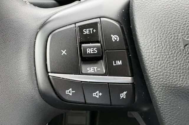 Ford Kuga (2023) thumbnail 15