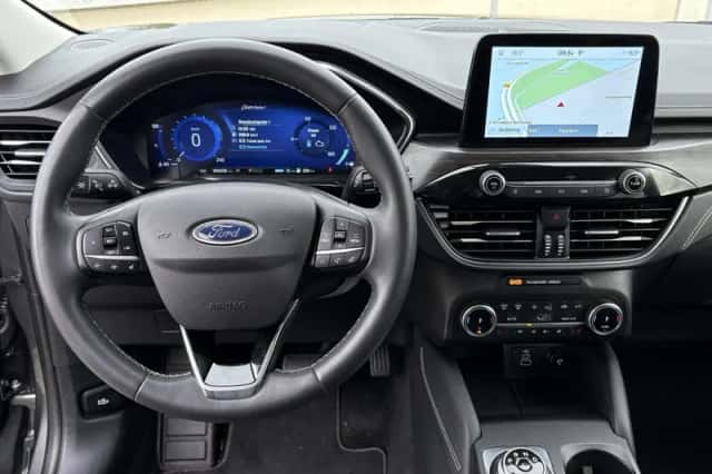 Ford Kuga (2023) thumbnail 3
