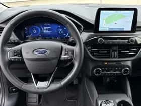 Ford Kuga (2023) thumbnail 3