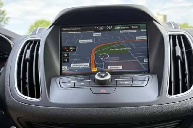Ford C-Max (2015) thumbnail 11