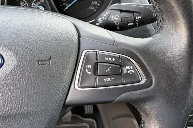 Ford C-Max (2015) thumbnail 16