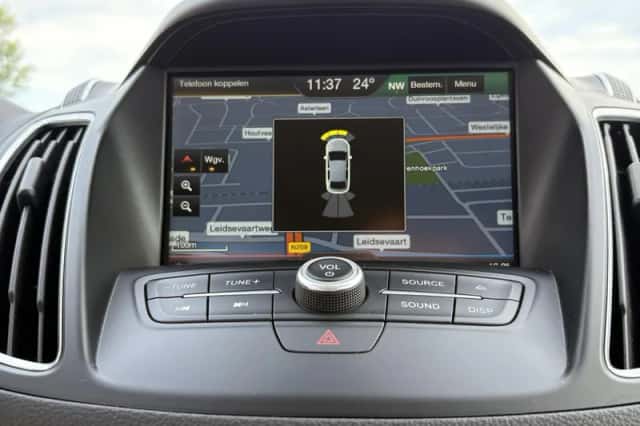 Ford C-Max (2015) thumbnail 10