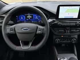 Ford Kuga (2022) thumbnail 3
