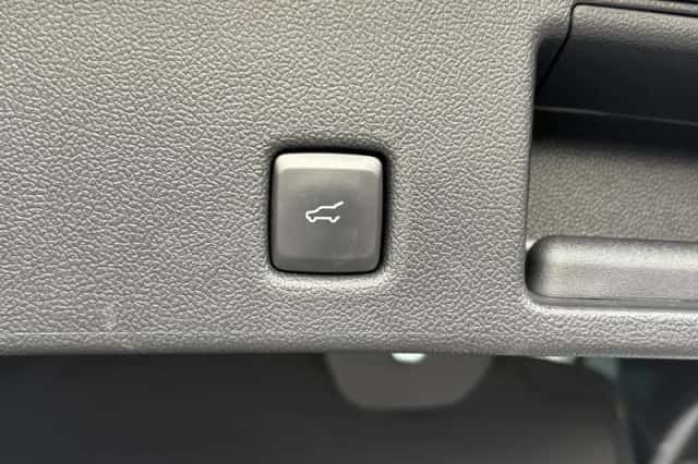 Ford Kuga (2022) thumbnail 26