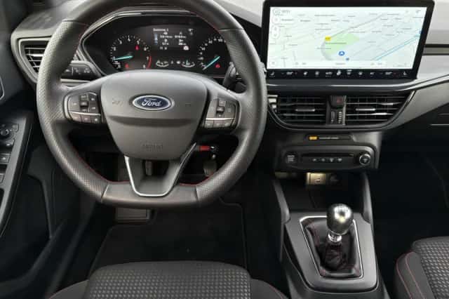 Ford Focus (2024) thumbnail 3