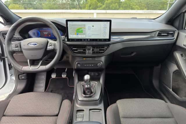 Ford Focus (2023) thumbnail 3