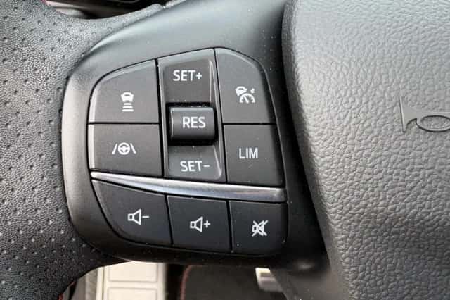 Ford Kuga (2022) thumbnail 16