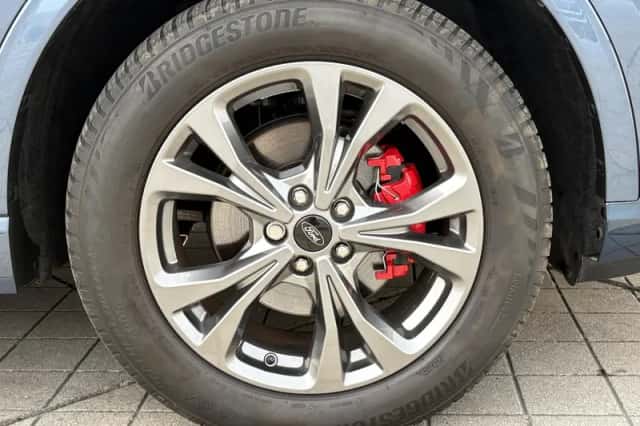 Ford Kuga (2022) thumbnail 5