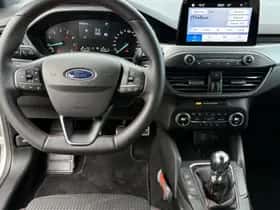 Ford Focus (2023) thumbnail 3