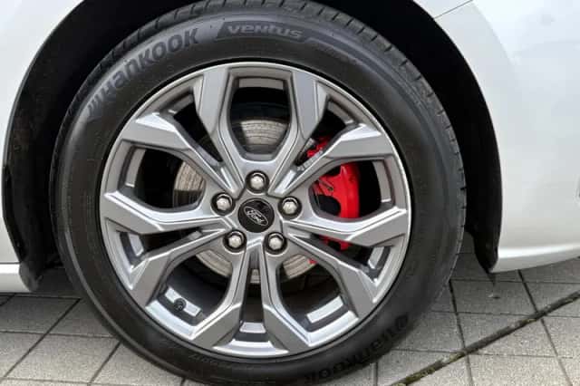 Ford Focus (2023) thumbnail 5