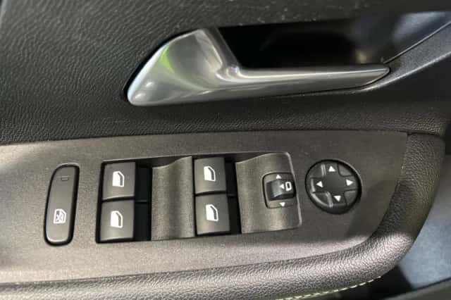Opel Mokka-e (2021) thumbnail 6