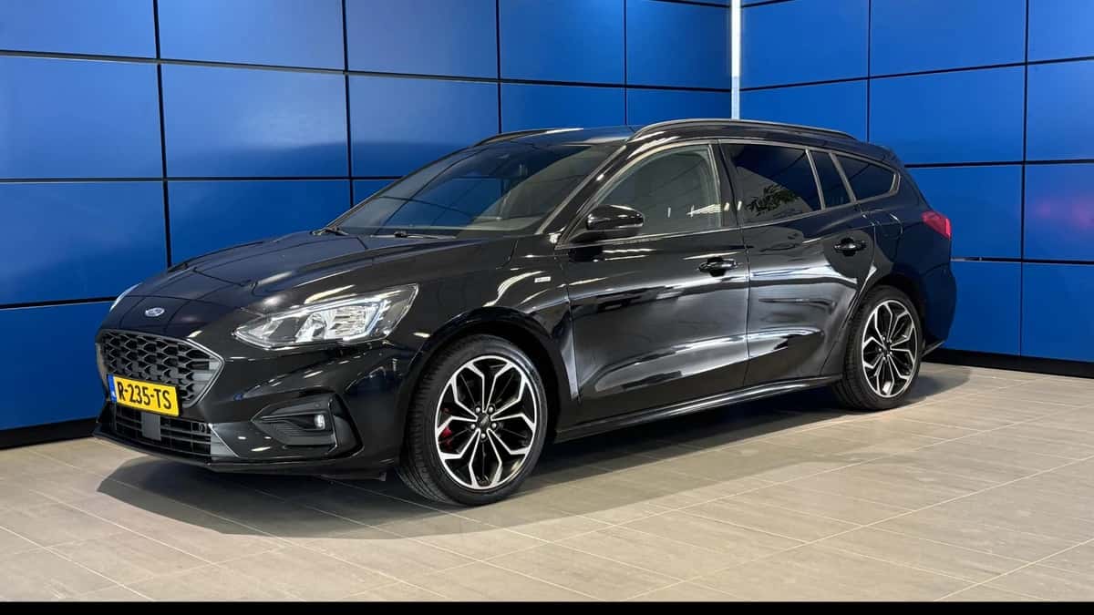 Ford Focus (2021) — foto 1