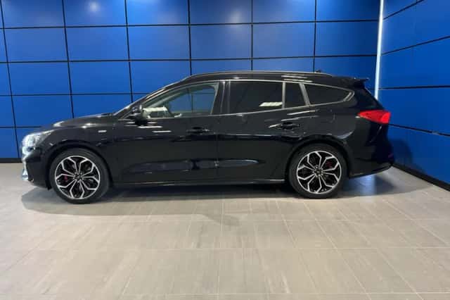Ford Focus (2021) thumbnail 2