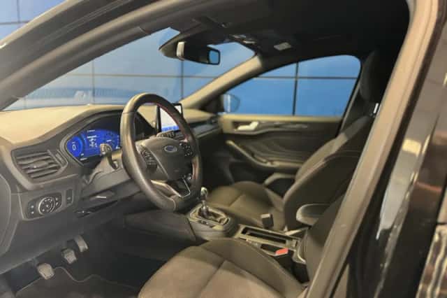 Ford Focus (2021) thumbnail 3