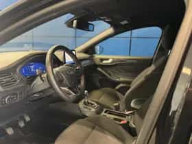 Ford Focus (2021) thumbnail 3
