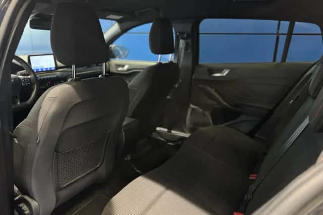 Ford Focus (2021) thumbnail 8