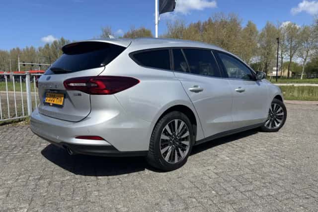 Ford Focus (2023) thumbnail 2