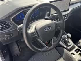 Ford Focus (2023) thumbnail 3