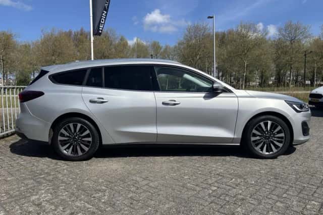 Ford Focus (2023) thumbnail 7