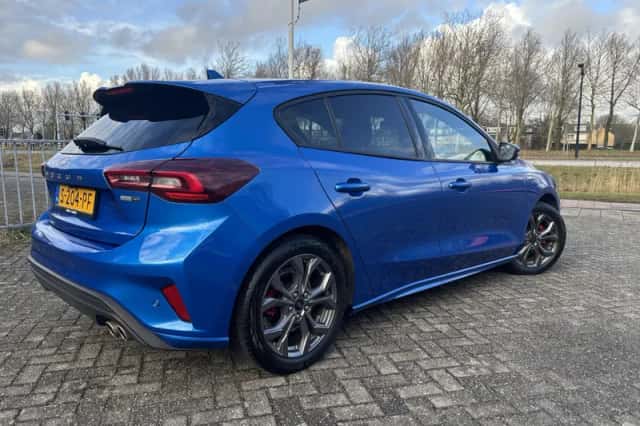 Ford Focus (2023) thumbnail 2