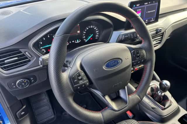 Ford Focus (2023) thumbnail 3