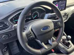 Ford Focus (2023) thumbnail 3