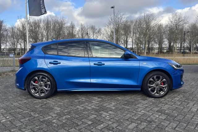 Ford Focus (2023) thumbnail 10