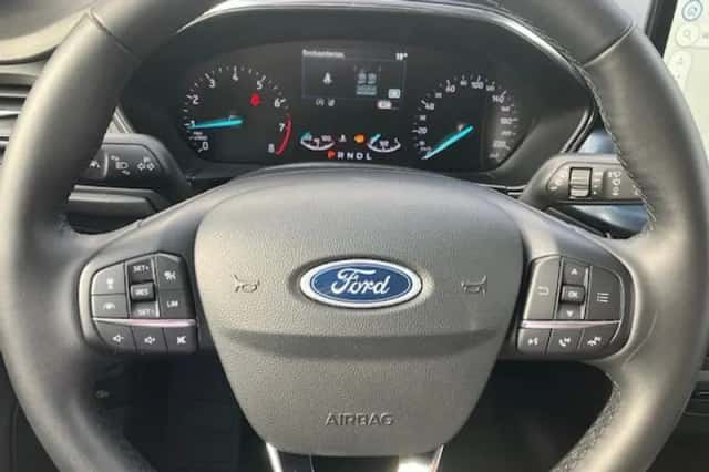 Ford Focus (2024) thumbnail 3