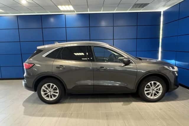 Ford Kuga (2023) thumbnail 2