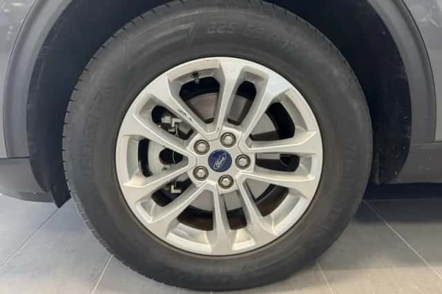 Ford Kuga (2023) thumbnail 6