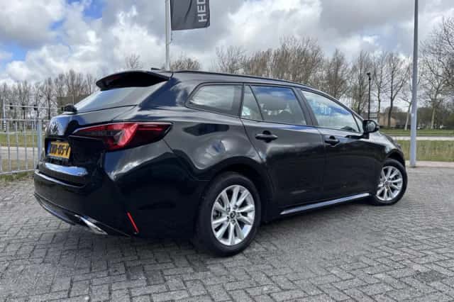 Toyota Corolla (2025) thumbnail 2
