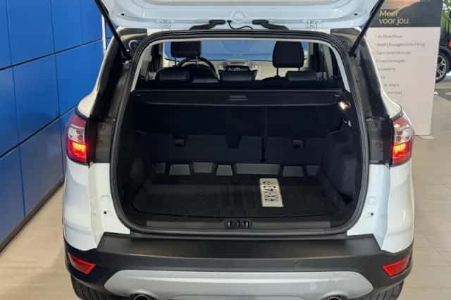 Ford Kuga (2017) thumbnail 16