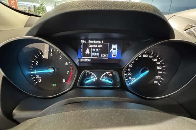 Ford Kuga (2017) thumbnail 3