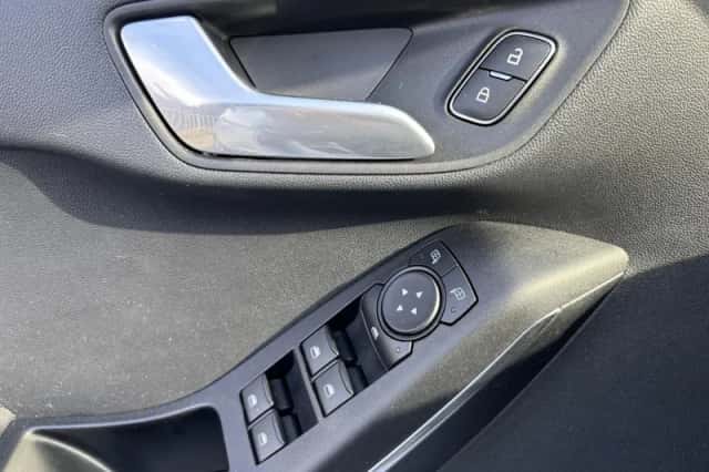 Ford Fiesta (2022) thumbnail 12