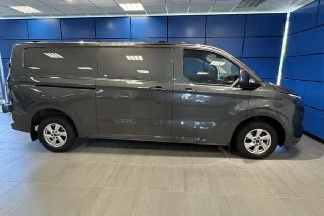 Ford Transit Custom (2024) thumbnail 2